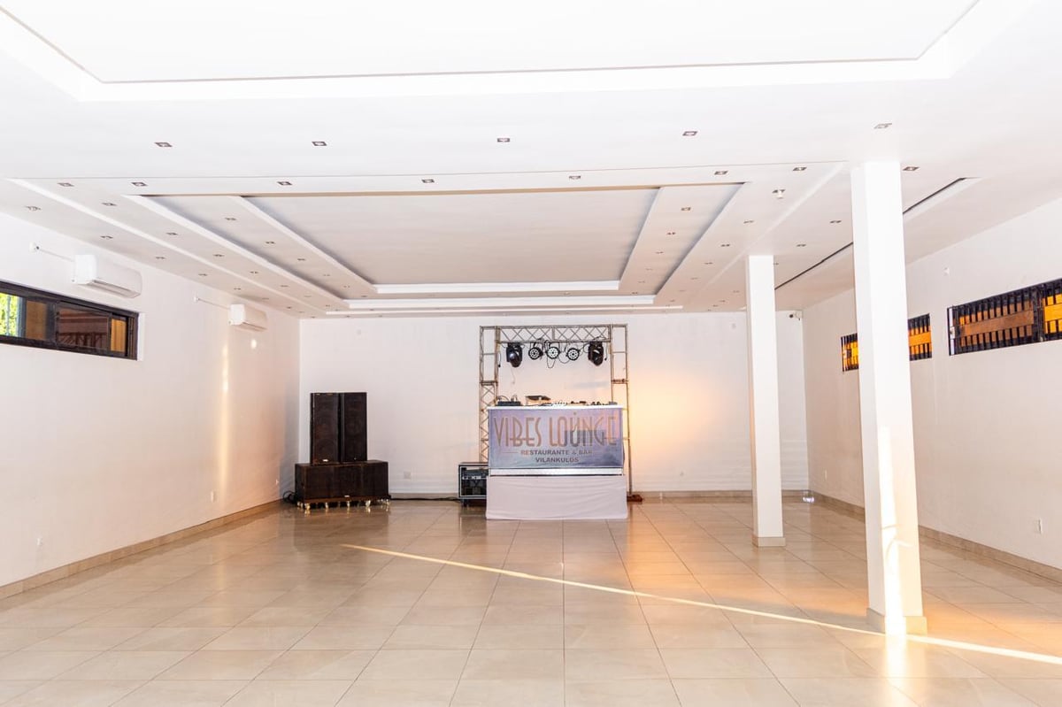 Commercial Property for Sale – Lounge in Vilanculos, Mozambique - Image 1